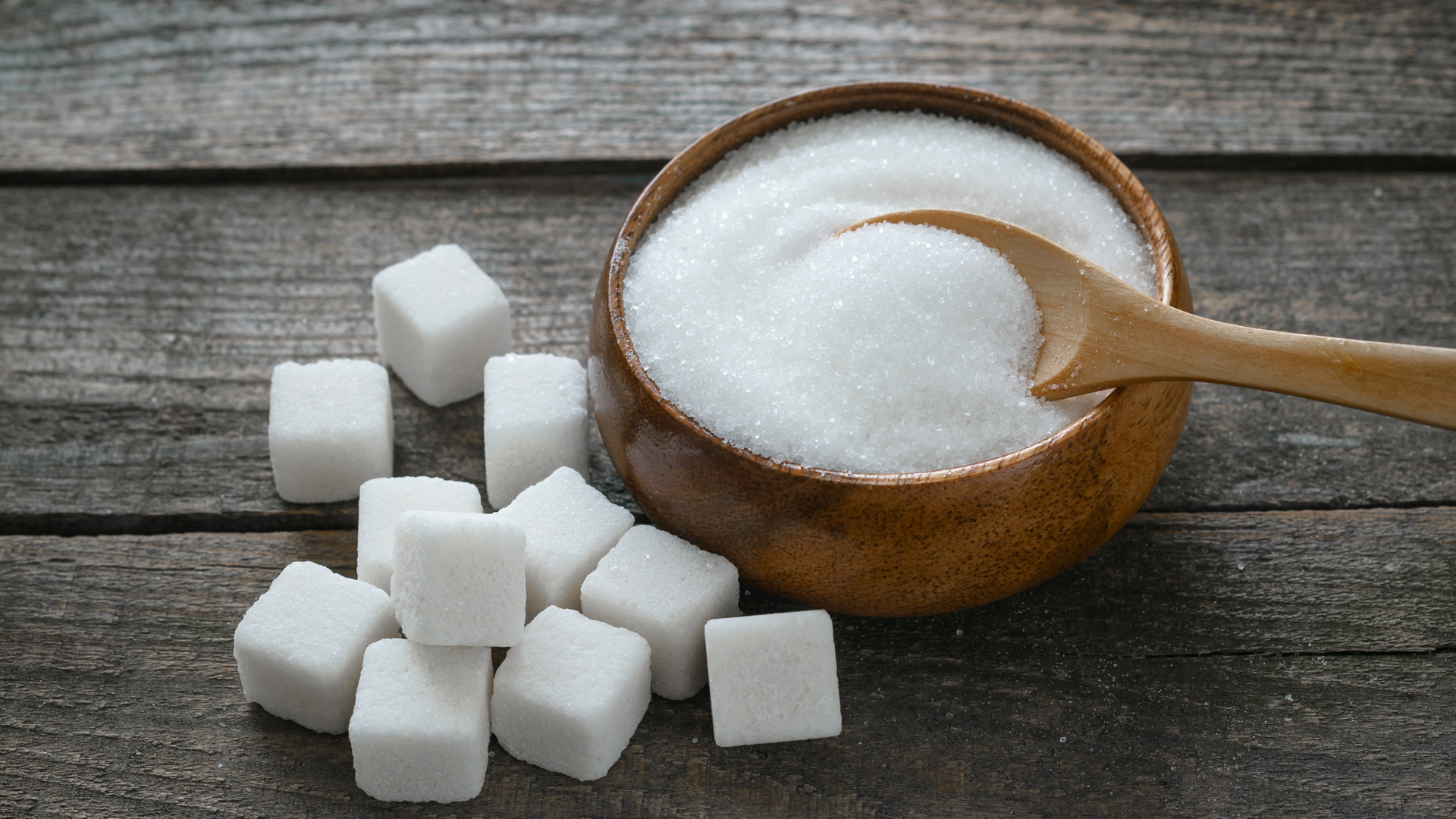 Illustration showing how processed sugar affects the brain by triggering dopamine release, leading to cravings, mood swings, and potential cognitive decline.