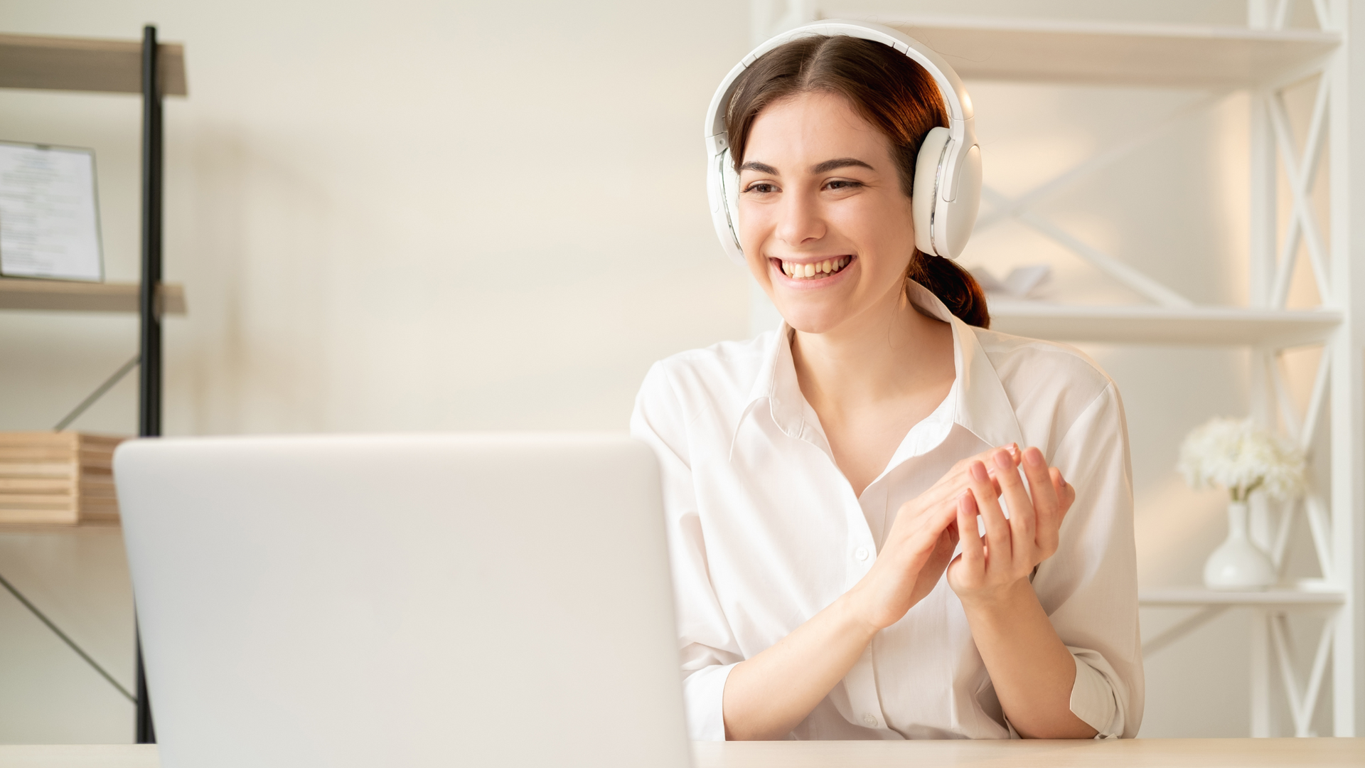 A stress management coach guides a client through relaxation techniques and personalized strategies to reduce anxiety and improve emotional well-being.